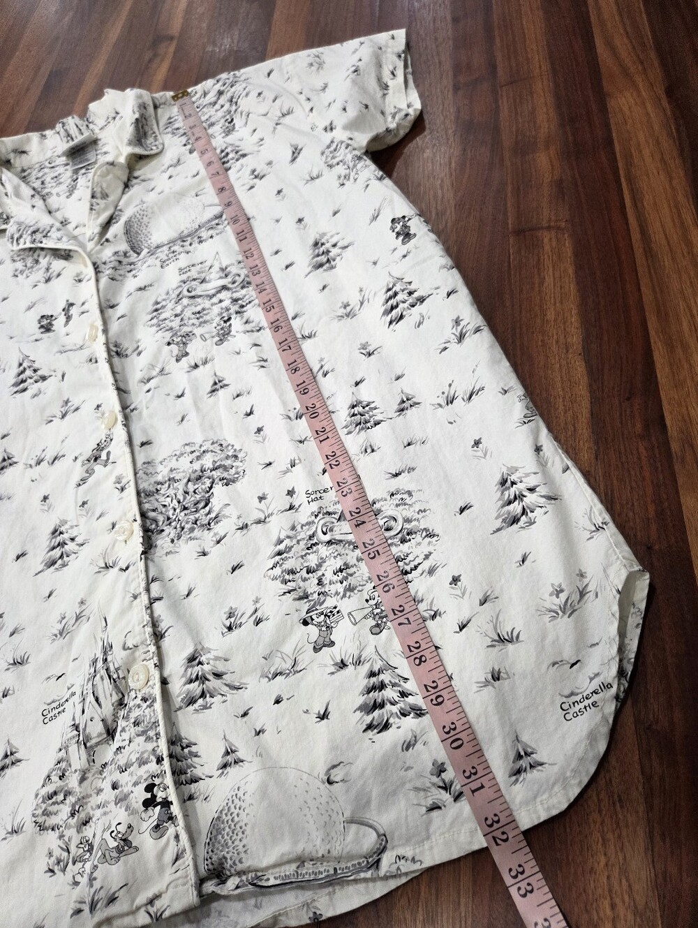 Walt Disney World Vintage Sleep Shirt White with Black Scenic Toile Print XL - Picture 3 of 10